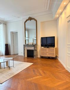 Central Champs Élysée - High Luxury 2 Bedroom Apartment