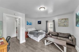 Pitchers Paradise Apt 2-All Star Baseball Rentals