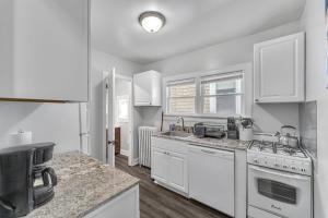 Pitchers Paradise Apt 2-All Star Baseball Rentals