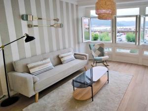 Muros sobre el puerto