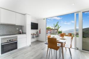 Brand new private modern apartment with Patio and Sea View