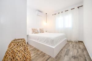 Azure Horizon Skyros