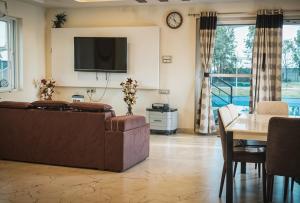 Anandam Orchard 3BR Farmstay by Homeyhuts