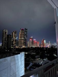 Entire Apartment in Makati City with FAST WIFI