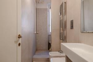 Bright and spacious flat in the hearth of Rome