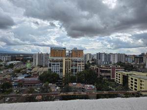 Stylish City-View 2BR Sunlit, Serviced Shops