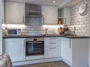 Bowness Apartment 2 - Uk37760