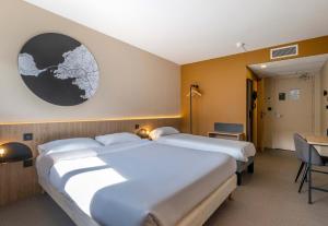 Triple Room (2 Adults + 1 Child) room in Hôtel Altica La Rochelle