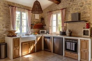 Maisons de vacances Mas Millesime - Gites Carignan - 4 pers - piscine privative - St Remy de Provence : photos des chambres