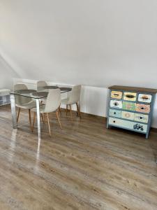 Dachgeschosswohnung Benther Berg, Contactless Check-in, free parking, Vollsaniert und Renoviert 2025