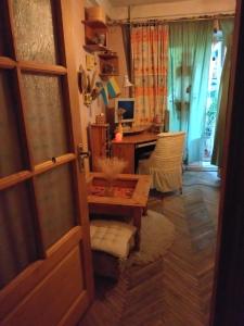 Comfortable isolated turnkey room near the subway and the International Exhibition Center