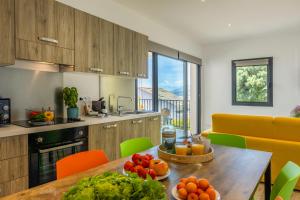 Appartements Les Terrasses d'Erbalunga : Appartement - Vue sur Mer
