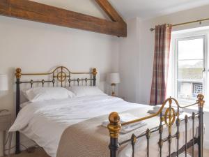 Apple Tree Barn- Uk40791