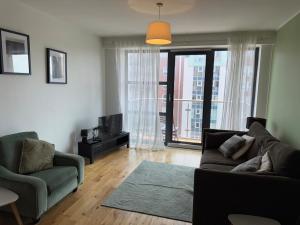 Stylish City Centre 2 Bedroom Apartment with Belfast Cityscape View