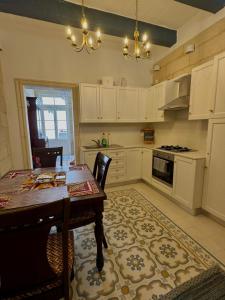 Charming town house in Cospicua, Valperga Rooms