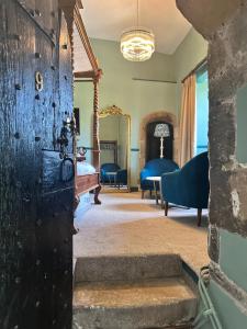 Double Room with Four-Poster Bed and Cathedral View room in The Ancient Gatehouse