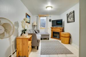 Walk to Lake George Guest Suite in Oak Grove