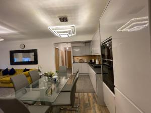 Kensington Apartment