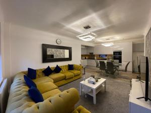 Kensington Apartment