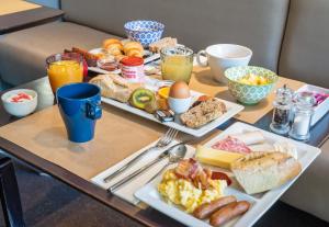 Hotels B&B HOTEL Lyon Nord 4 etoiles : photos des chambres
