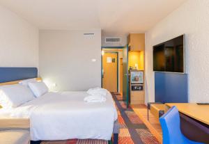 Hotels B&B HOTEL Lyon Nord 4 etoiles : photos des chambres