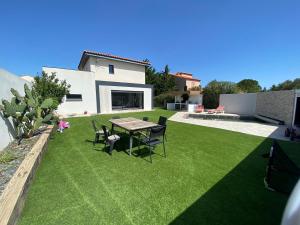 Villa piscine, 8personnes, clim, wifi