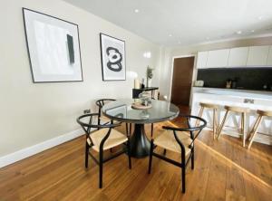 Stylish 2-Bedroom Apartment Near York Minster, Rydale House - Sleeps 4