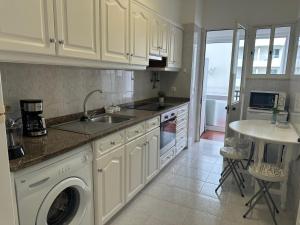 Robert Apartment in Ajuda