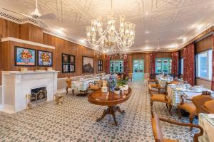 Mayfair Manor Jungpana