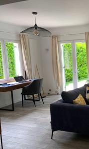 Villas Beautiful and spacious villa - swimming pool - garden : photos des chambres