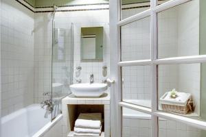 Paris Marais Design residence