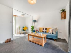 Roosters Rest - Uk48255