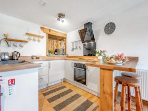 Roosters Rest - Uk48255