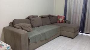 Sacada envidraçada, ar condicionado, wifi, 100m da praia