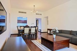 Luxury 2BR with Contemporary Design & Great Views