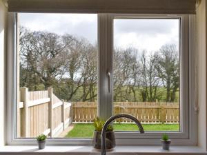 Five Dorchester Drive - Uk32043