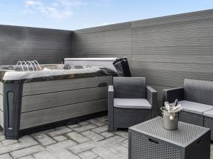The Seaview Snug