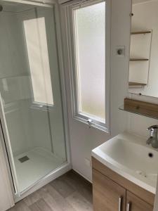 Campings MOBILHHOME 4 a 6 personnes TERRASSE couverte : photos des chambres