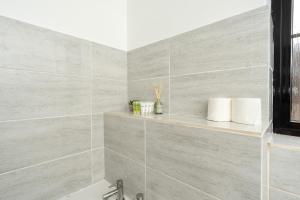 Open Mind Property - 1 Bed Flat with 3 Double Beds