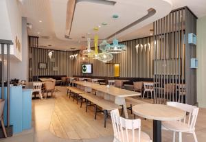 Hotels B&B HOTEL Lille Lillenium Eurasante : photos des chambres