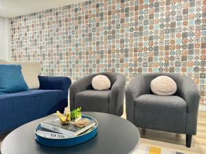 City View Newly Renovated 3 Beds w Free Parking LM909