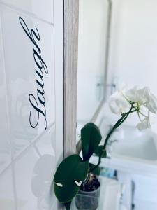 Bright loft room near Wimbledon tennis