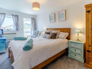 3 bed in Freshwater East FB100
