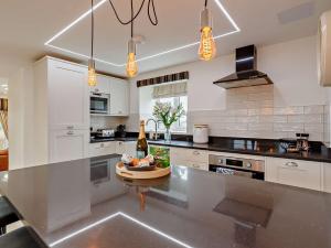 3 Bed in Wintersett 93234