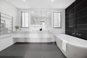 Walk to Waves - Bronte Stay