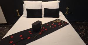 love room mes petits secrets miniac morvan avec jacuzzi privatif