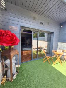 Love hotels love room mes petits secrets miniac morvan avec jacuzzi privatif : photos des chambres