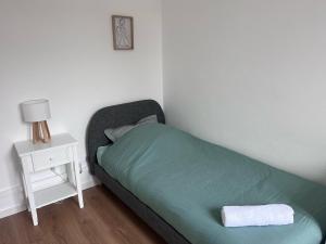 Maisons de vacances Maison cosy et calme a proximite de la gare : Maison 4 Chambres