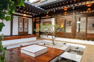 100년 전통 Hanok Stay Wolha Jeong - 5mins to Jongno Seoul 침실 2개, 침대 2개 , 화장실 2개