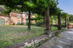 Villa mit Gartenblick